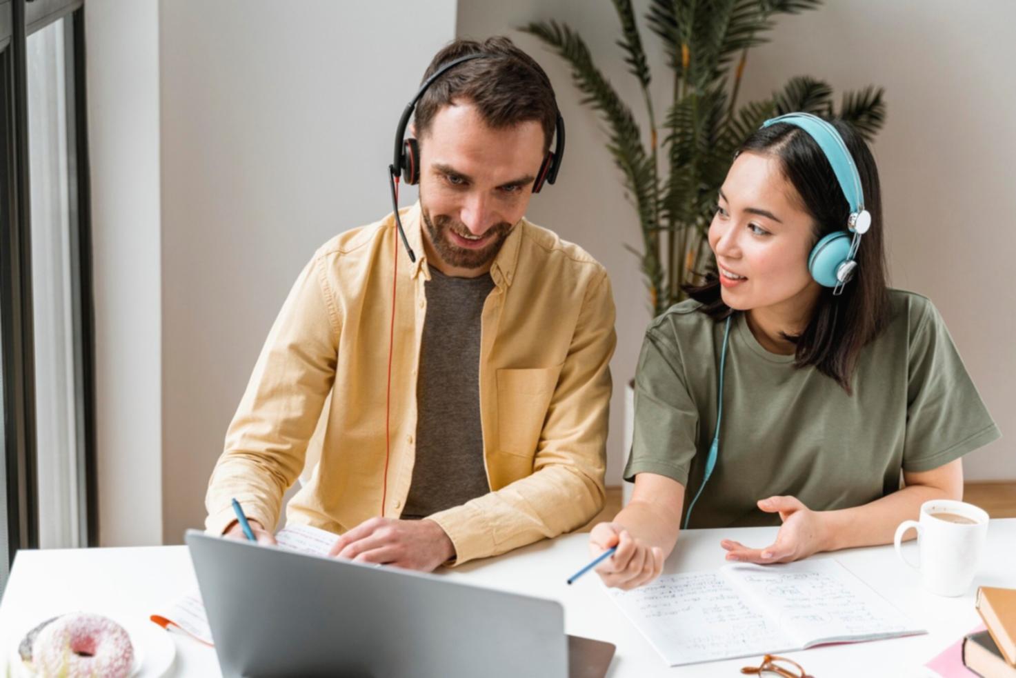 Finanzanalyst bei der Arbeit mit Bewertungsmodellen